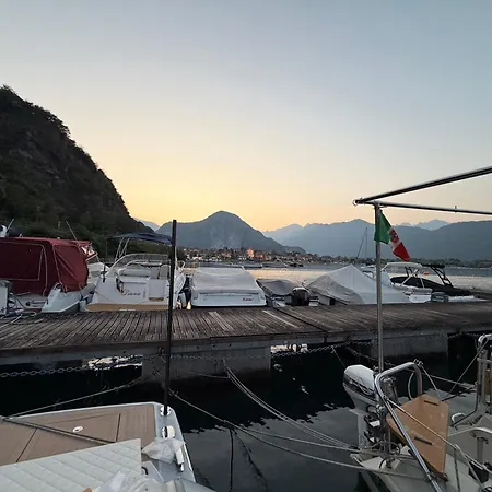Notte Romantica Su Nave 보트호텔 Feriolo